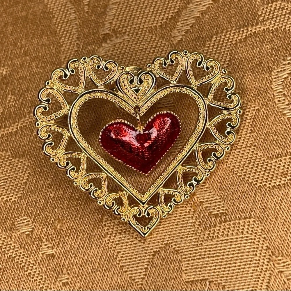 VINTAGE GOLD HEART BROOCH RETRO